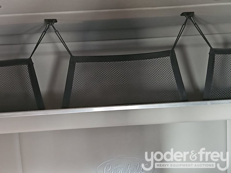 2018-peterbilt-579-image-31