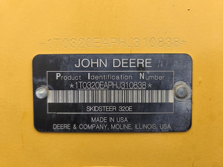 2017-deere-320e-image-44