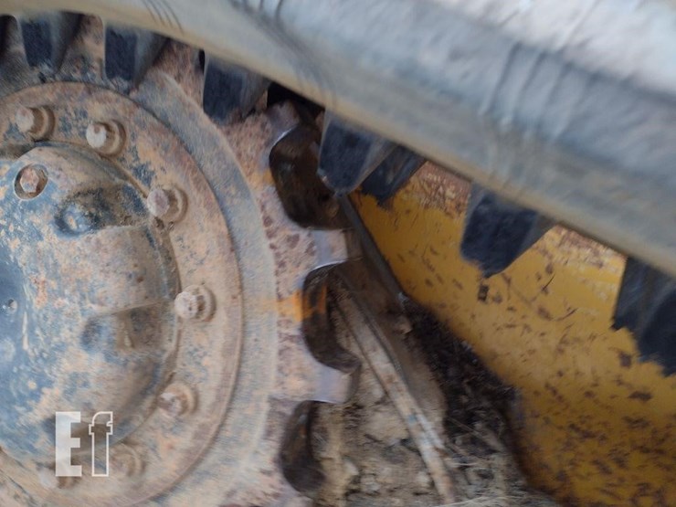 2019-deere-317g-image-29