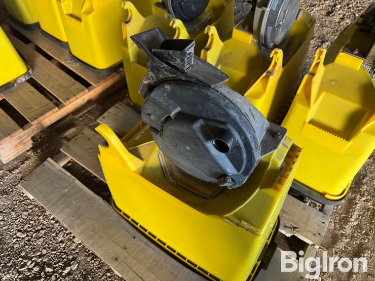 john-deere-max-emerge-planter-boxes-w/precision-planting-seed-units-image-16