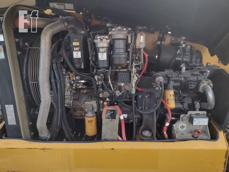 2019-caterpillar-tl1055d-image-25