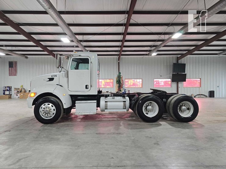 2010-peterbilt-340-image-5