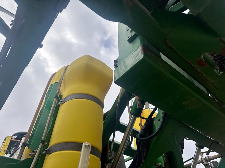 2014-john-deere-r4038-image-27