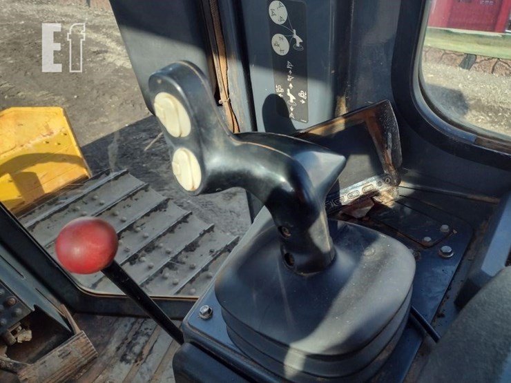 2021-deere-650k-lgp-image-10