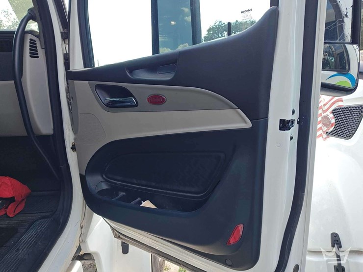 2022-peterbilt-567-t/a-wet-kit-day-cab-truck-tractor-image-30