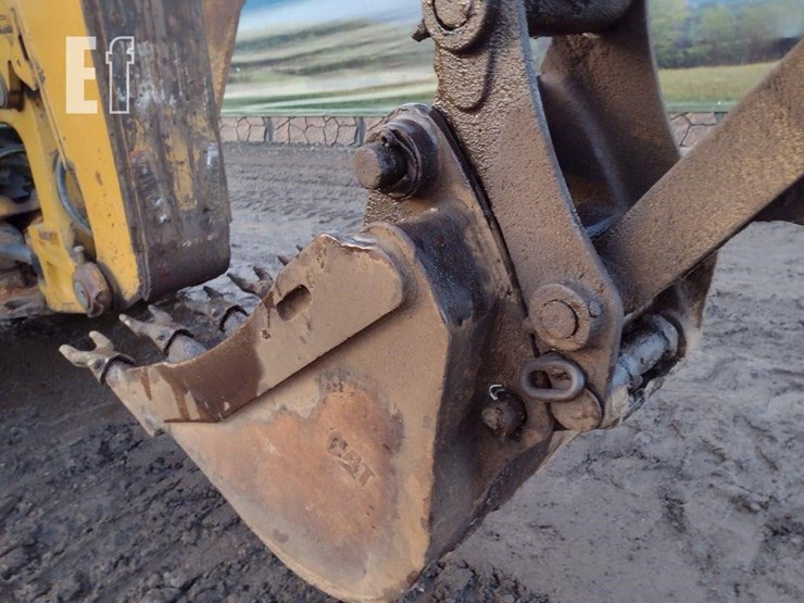 2005-caterpillar-420d-image-31