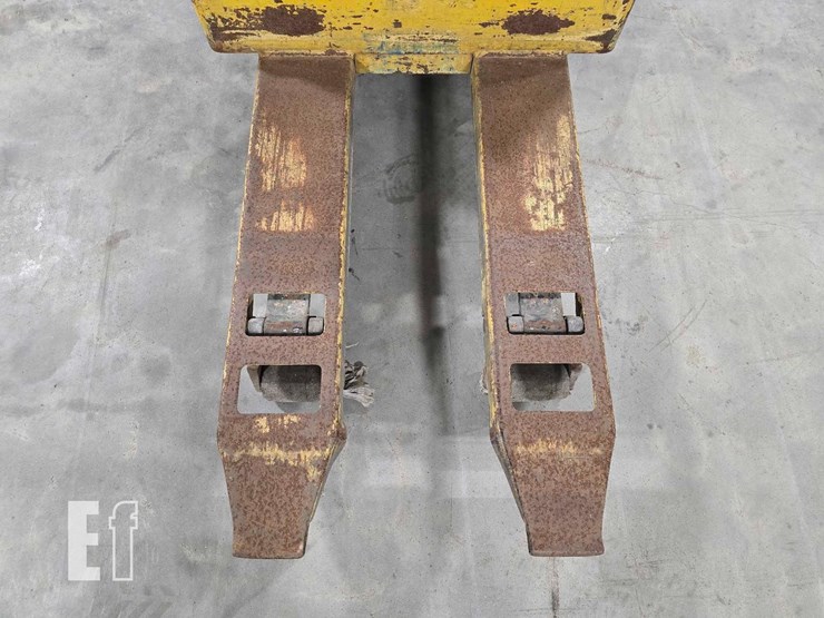 2009-yale-mpb040e-image-11