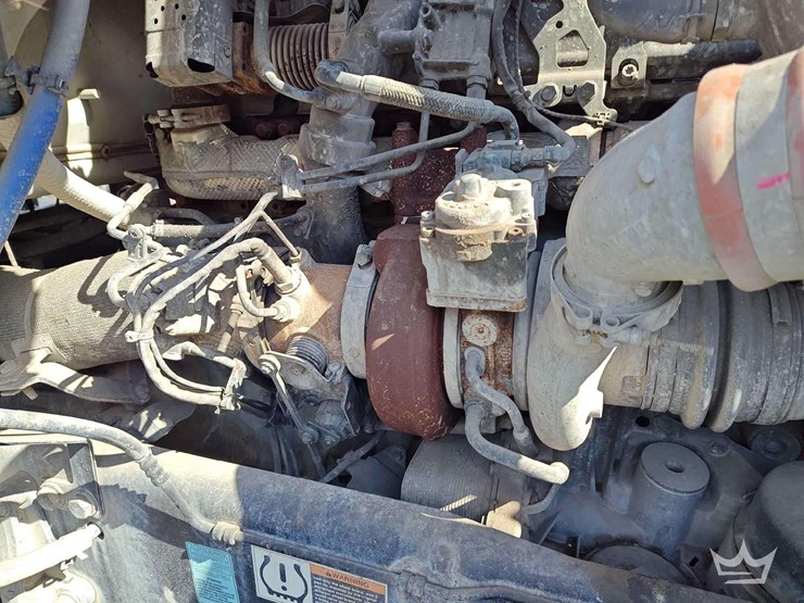 2022-peterbilt-567-t/a-wet-kit-day-cab-truck-tractor-image-11