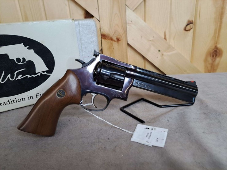 dan-wesson-model-44-vh-.44-magnum-da-revolver-image-9