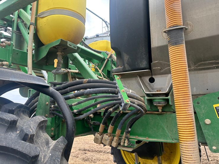 2014-john-deere-r4038-image-58