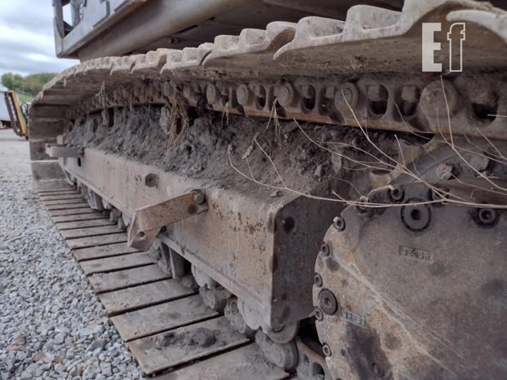 2015-volvo-ec220e-lr-image-38