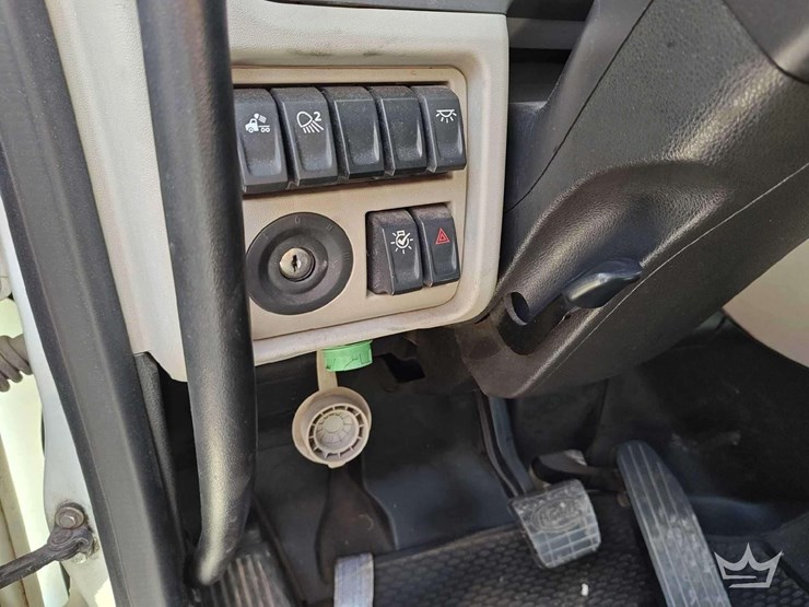 2023-peterbilt-567-t/a-wet-kit-day-cab-truck-tractor-image-21