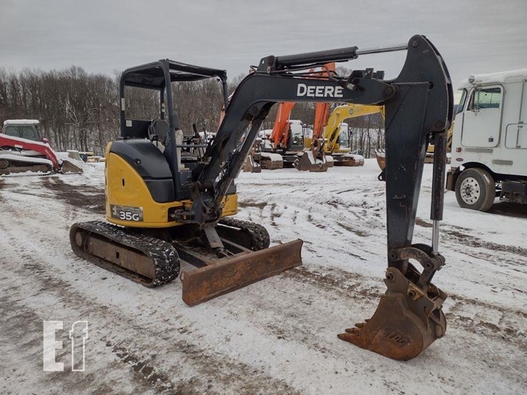 2016-deere-35g-image-47