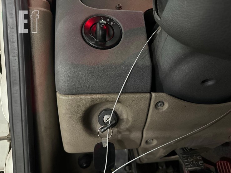 2014-freightliner-cascadia-125-image-19