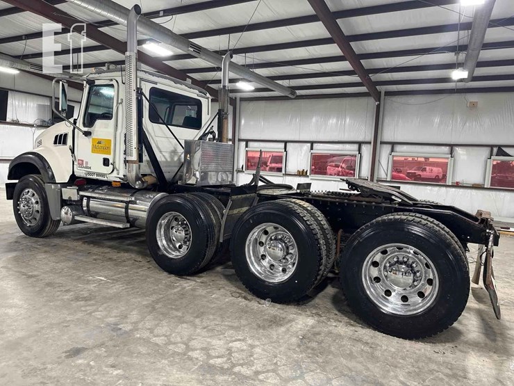 2009-mack-granite-gu713-image-8