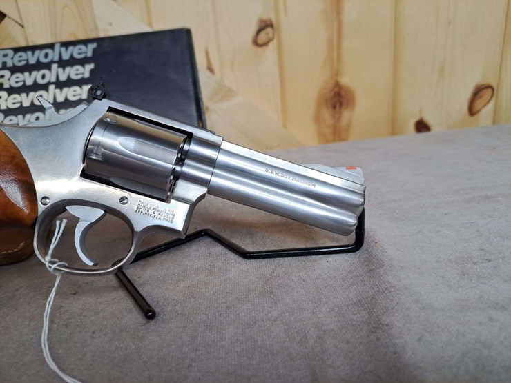 smith-&-wesson-model-686-.357-magnum-da-revolver-image-13