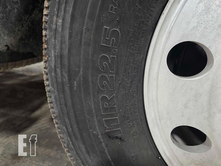 2020-freightliner-122sd-image-28