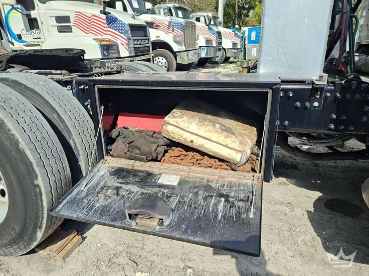 2022-mack-anthem-t/a-wet-kit-day-cab-truck-tractor-image-23