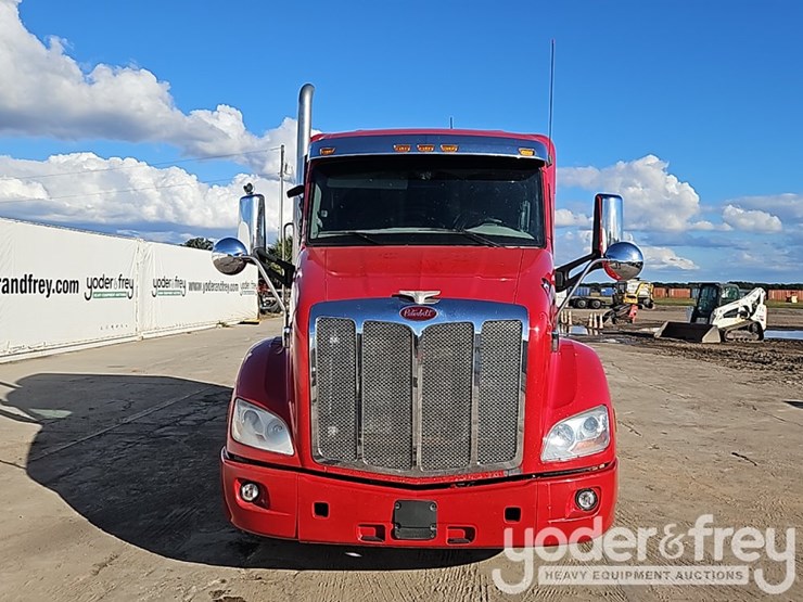 2018-peterbilt-579-image-11