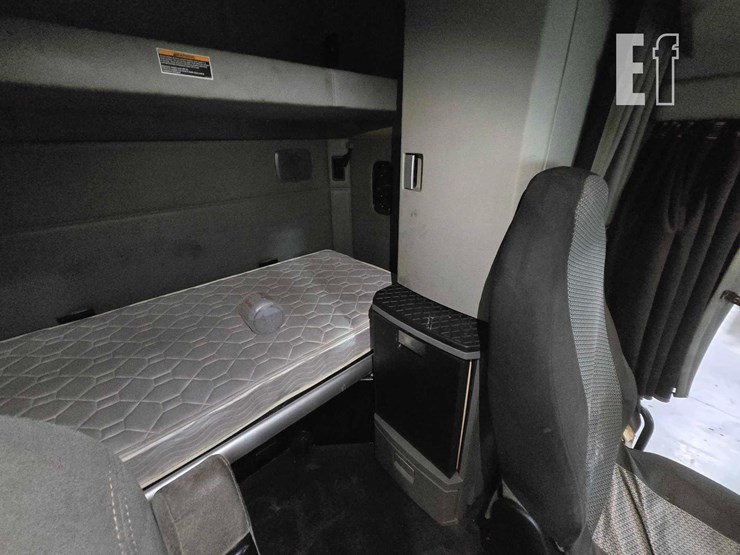 2019-kenworth-t680-image-16