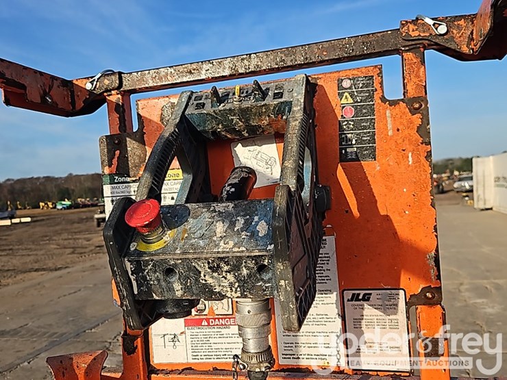 2016-jlg-2632es-image-12