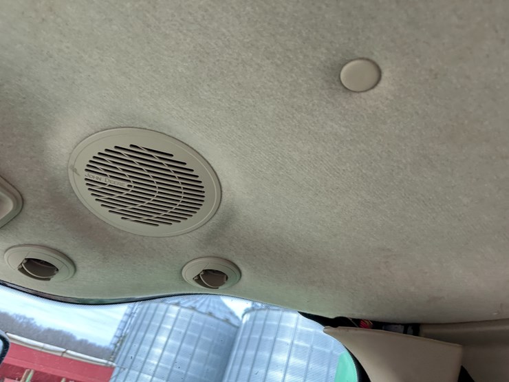 #38409-•-2014-john-deere-s680s-prwd-combine-image-87