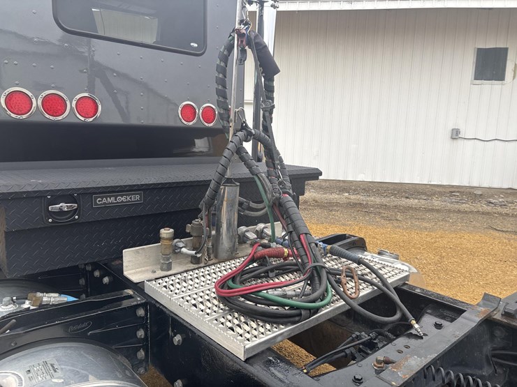 2006-peterbilt-379-image-57