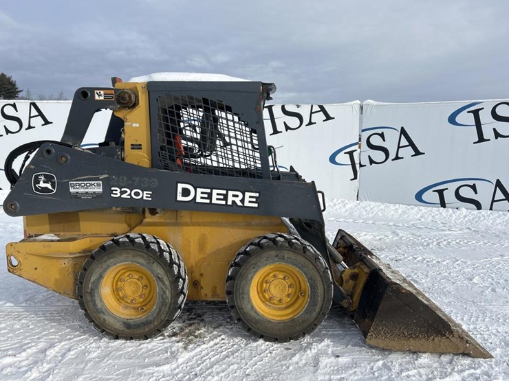 2017-deere-320e-image-6