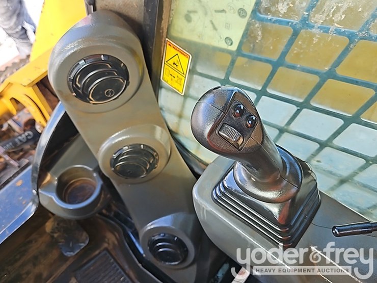 2020-caterpillar-259d3-image-27