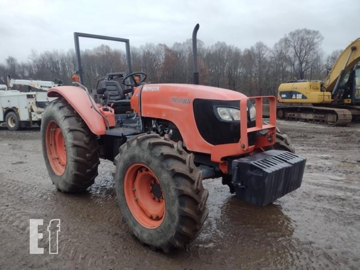 10-kubota-m108-tractor-image-23