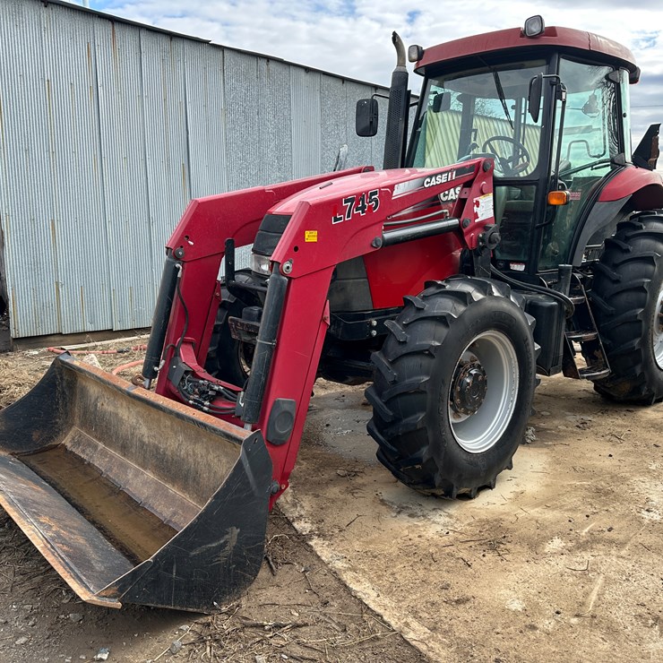 #38413 • Case 125A MFWD Tractor