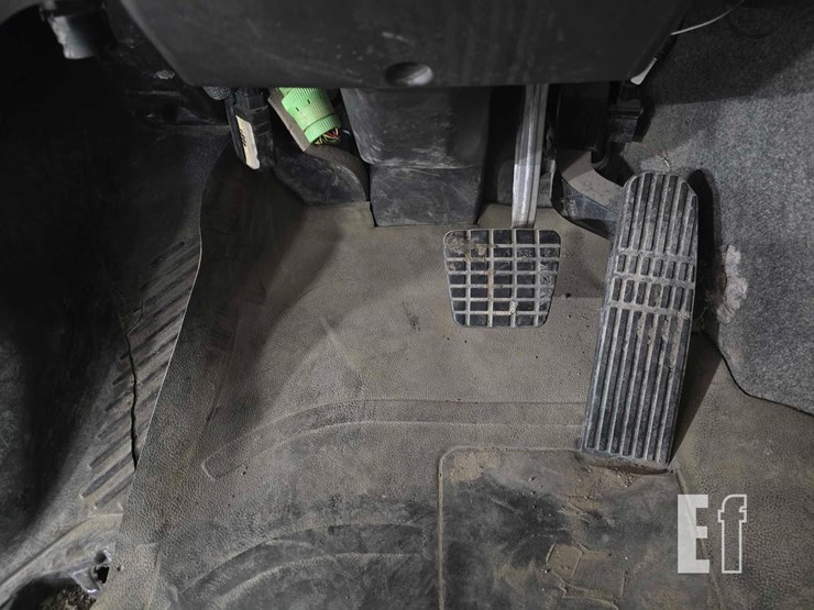 2016-freightliner-114sd-image-15