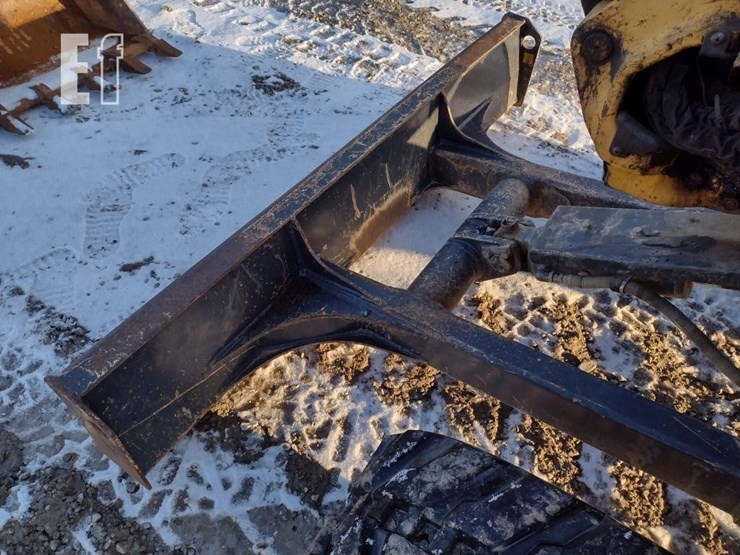 2013-deere-35d-image-24