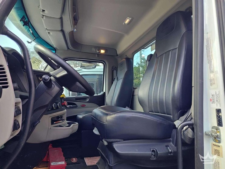 2022-peterbilt-567-t/a-wet-kit-day-cab-truck-tractor-image-18