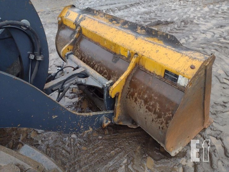 2019-deere-324l-image-17