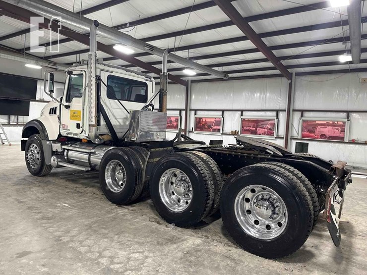 2009-mack-granite-gu713-image-4