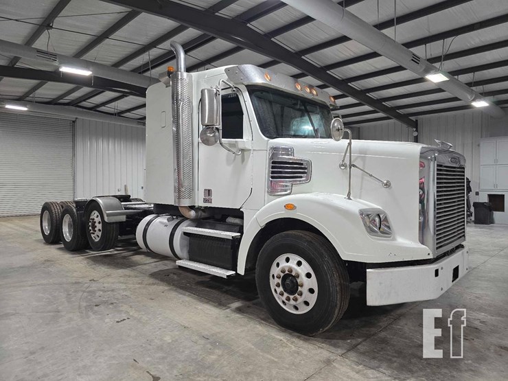 2020-freightliner-122sd-image-2