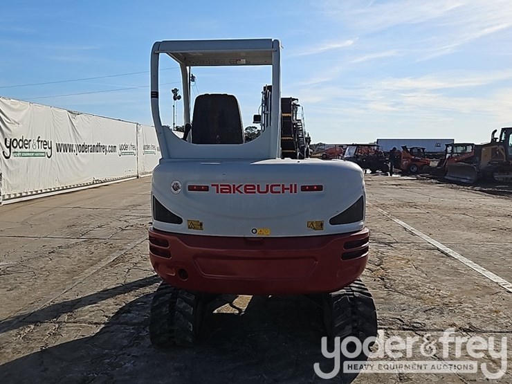 2020-takeuchi-tb240-image-27