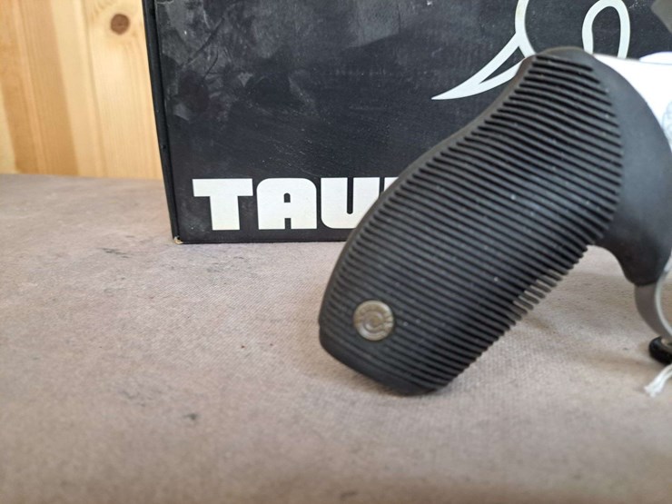 taurus-judge-.45-colt/.410-da-revolver-image-8