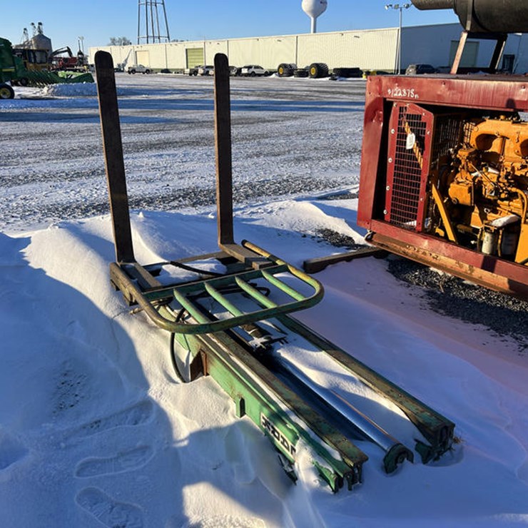 #15038 • CLARK 3PT FORKLIFT W/ SIDE SHIFT