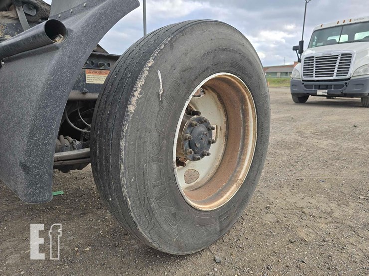 2018-freightliner-cascadia-113-image-10