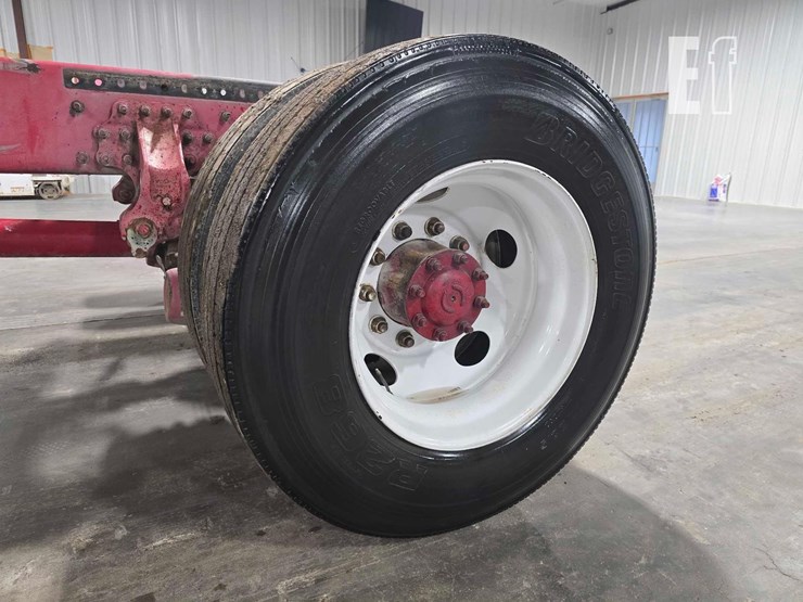 2017-volvo-vnl42300-image-18