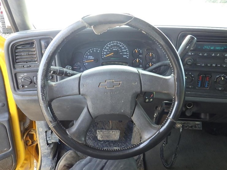2004-chevrolet-2500-image-17