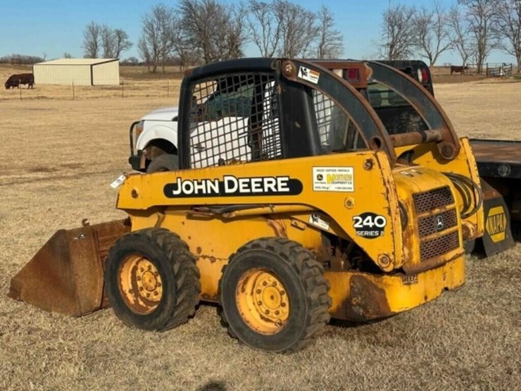 2005-john-deere-240-image-3