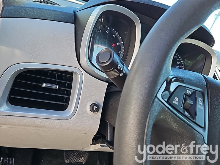 2015-chevrolet-equinox-image-25