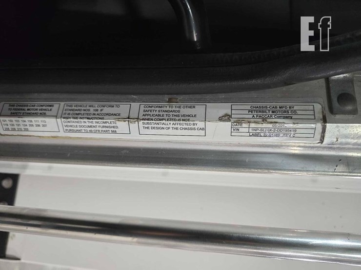 2013-peterbilt-365-image-33