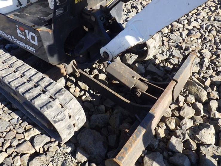 2021-bobcat-e10-image-23