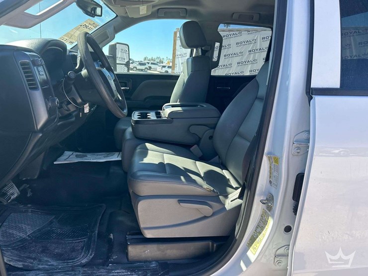 2018-chevrolet-silverado-2500hd-image-13