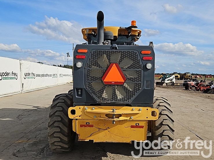 2017-deere-672g-image-15