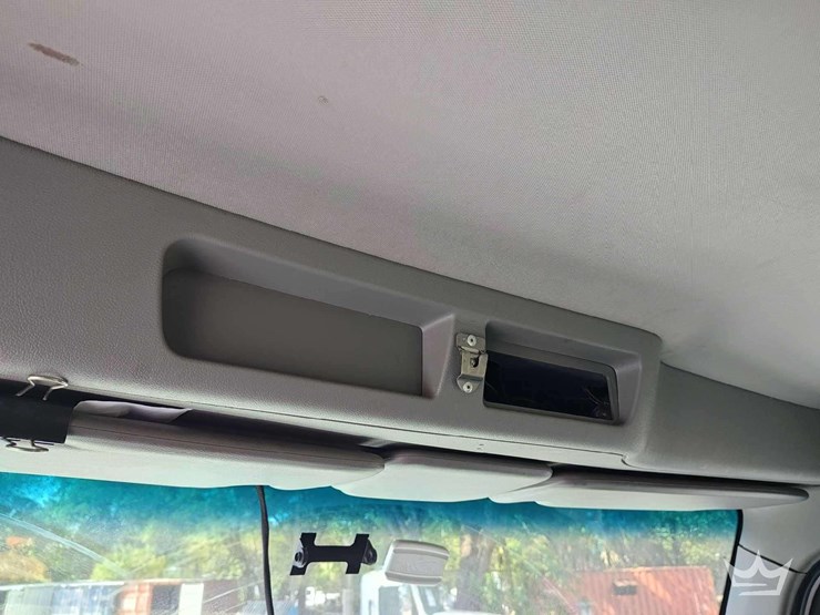 2022-peterbilt-567-t/a-wet-kit-day-cab-truck-tractor-image-37